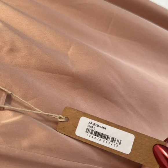 Skims Woven Shine Satin Lounge
Pants Pink Sand - Picture 3 of 3